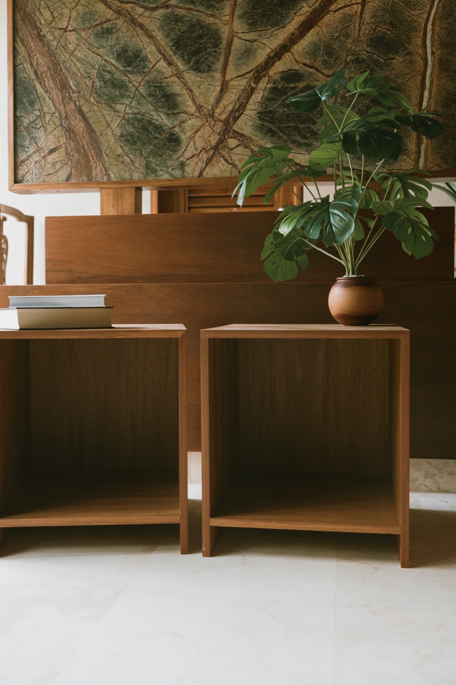 Dos módulos cúbicos de madera con una planta